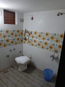 Bathroom Image of 900 Sq.ft 1 BHK Duplex for rent in Diwalipura Vadodara for Rs. 9000