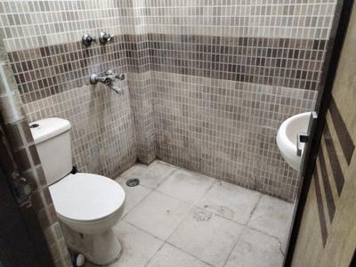Bathroom Image of 600 Sq.ft 1 BHK Builder Floor for rent in Indirapuram Ghaziabad for Rs. 15000