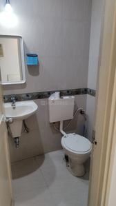 Bathroom Image of 580 Sq.ft 1 BHK Apartment / Flat for rent in Sangamvadi Pune for Rs. 40000