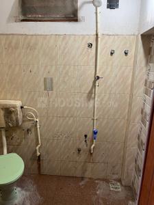 Bathroom Image of 800 Sq.ft 2 BHK Builder Floor for rent in Palavakkam, Sholinganallur Chennai for Rs. 16000