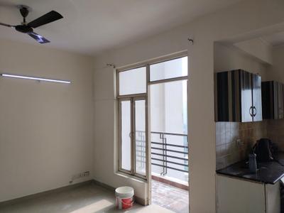 Living Room Image of 950 Sq.ft 3 BHK Apartment / Flat for rent in Gardenia Glory, Sector 46 Noida for Rs. 28000