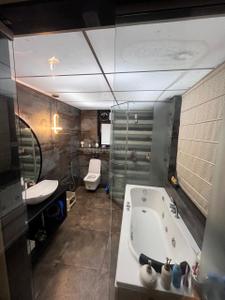 Bathroom Image of 2499 Sq.ft 3.5 BHK Apartment / Flat for sale in Marvel Cascada, Balewadi Pune for Rs. 37999999