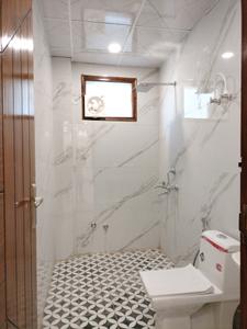 Common Bathroom Image of 1900 Sq.ft 4 BHK Builder Floor for sale in Shalimar Garden Ghaziabad for Rs. 14500000