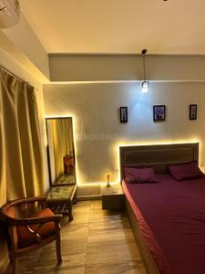 Bedroom Image of 435 Sq.ft 1 RK Apartment / Flat for rent in Paramount Golfforeste Oak &amp; Pine, Surajpur Greater Noida for Rs. 16000