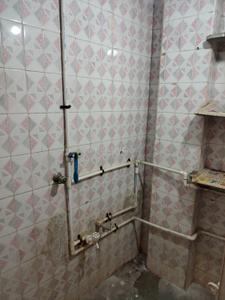 Bathroom Image of 860 Sq.ft 2 BHK Apartment / Flat for rent in Maninagar Ahmedabad for Rs. 13000