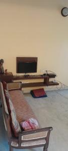 Hall Image of 1500 Sq.ft 3 BHK Apartment / Flat for sale in Golf Green Kolkata for Rs. 13000000
