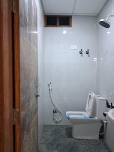 Common Bathroom Image of 1150 Sq.ft 3 BHK Apartment / Flat for rent in Sector 49 Noida for Rs. 20000