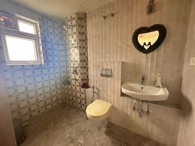 Image of 1300 Sq.ft 3 BHK Apartment / Flat for sale in Chinar Park, Kolkata for Rs. 7100000