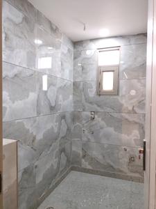 Common Bathroom Image of 1101 Sq.ft 3 BHK Apartment / Flat for rent in Mahavir Enclave New Delhi for Rs. 23000