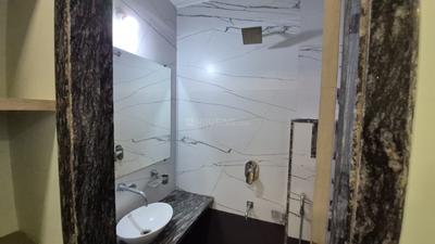 Bathroom Image of 400 Sq.ft 1 BHK Builder Floor for rent in Mahalakshmi Nagar Indore for Rs. 22000