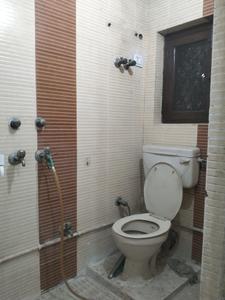 Common Bathroom Image of 1150 Sq.ft 3 BHK Apartment / Flat for sale in Vikaspuri New Delhi for Rs. 15500000