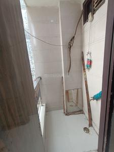 Bathroom Image of 535 Sq.ft 1 RK Apartment / Flat for rent in Uttam Nagar New Delhi for Rs. 15000