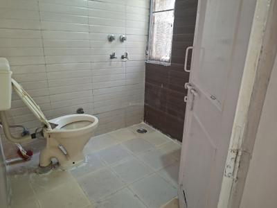 Image of 1300 Sq.ft 3 BHK Apartment / Flat for rent in Bathal apartment, Patparganj, New Delhi for Rs. 35500