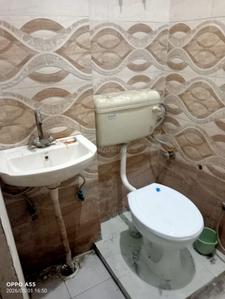 Bathroom Image of 950 Sq.ft 2 BHK Builder Floor for rent in Vasundhara Ghaziabad for Rs. 16000