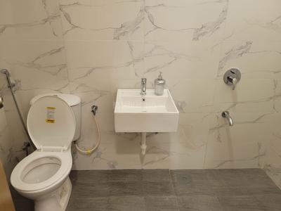 Bathroom Image of 2000 Sq.ft 4 BHK Apartment / Flat for sale in Kumar Primeview, Hadapsar Pune for Rs. 11500000