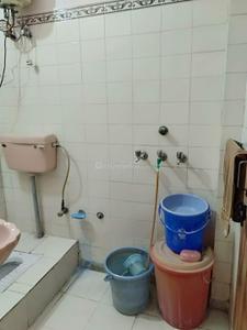 Bathroom Image of 450 Sq.ft 2 BHK Builder Floor for sale in Pandav Nagar New Delhi for Rs. 2900000