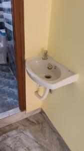 Bathroom Image of 780 Sq.ft 1 BHK Apartment / Flat for rent in Kondapur Hyderabad for Rs. 16000