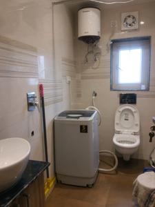 Common Bathroom Image of 370 Sq.ft 1 RK Apartment / Flat for sale in DLF Capital Greens, Karampura New Delhi for Rs. 4600000