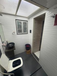 Bathroom Image of 1000 Sq.ft 2 BHK Apartment / Flat for sale in Mazgaon Mumbai for Rs. 30000000