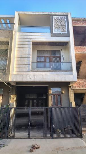 Amrapali Circle Main Image 1
