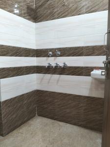 Common Bathroom Image of 550 Sq.ft 2 BHK Builder Floor for rent in Patparganj New Delhi for Rs. 20000