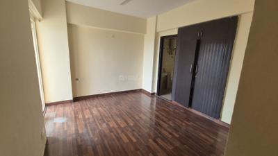 Bedroom Image of 1100 Sq.ft 2.5 BHK Apartment / Flat for rent in Sethi Max Royal, Sector 76 Noida for Rs. 28500