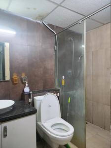 Common Bathroom Image of 600 Sq.ft 1 BHK Apartment / Flat for rent in Prestige Bella Vista, Iyyappanthangal Chennai for Rs. 30000