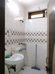 Common Bathroom Two Image of 1600 Sq.ft 4 BHK Apartment / Flat for sale in DDA Rosewood Apartment, Sector 13 Dwarka New Delhi for Rs. 22800000