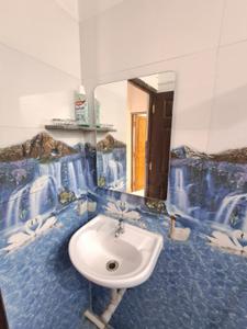 Bathroom Image of 1938 Sq.ft 2 BHK Apartment / Flat for rent in Canacona Industrial Estate Goa for Rs. 29999