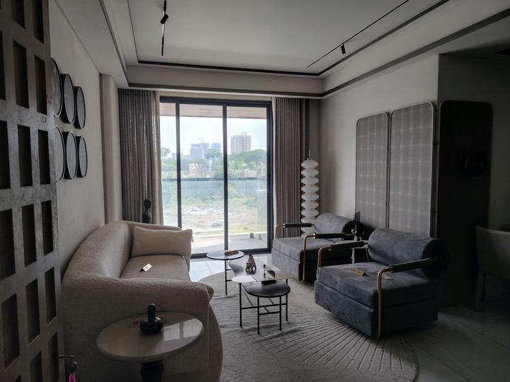 Elenza Greenfield Main Image 1