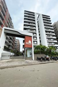 Image of 3240 Sq.ft 3 BHK Apartment / Flat for sale in Nikol, Ahmedabad for Rs. 14300000