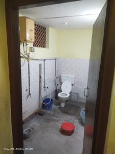 Bathroom Image of 900 Sq.ft 2 BHK Builder Floor for rent in Palayamkottai Tirunelveli for Rs. 13000