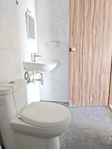 Common Bathroom Image of 1098 Sq.ft 2 BHK Apartment / Flat for rent in Kumar Periwinkle Wing B3, Kharadi Pune for Rs. 32000
