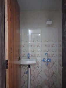 Common Bathroom Image of 950 Sq.ft 2 BHK Apartment / Flat for sale in Sector 49 Noida for Rs. 4450000