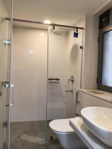 Common Bathroom Image of 1400 Sq.ft 3 BHK Apartment / Flat for rent in Shivaji Park Mumbai for Rs. 250000