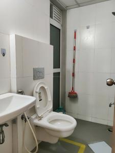 Common Bathroom Image of 650 Sq.ft 1 BHK Apartment / Flat for sale in Kasarvadavali Thane for Rs. 6000000