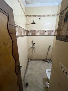 Bathroom Image of 720 Sq.ft 1 BHK Builder Floor for rent in Shalimar Bagh New Delhi for Rs. 22000