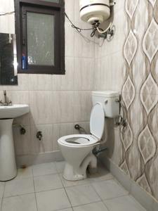 Common Bathroom Image of 900 Sq.ft 3 BHK Builder Floor for rent in Patparganj New Delhi for Rs. 30000