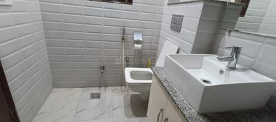 Bathroom Image of 2000 Sq.ft 3 BHK Builder Floor for rent in Vivek Vihar New Delhi for Rs. 50000
