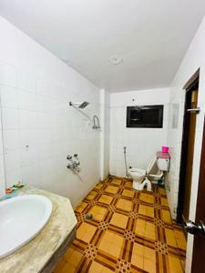 Image of 2000 Sq.ft 2 BHK Apartment / Flat for rent in Hazratganj, Lucknow for Rs. 31000