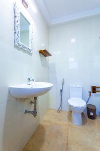 Bathroom Image of 1080 Sq.ft 2 BHK Apartment / Flat for sale in Siolim Goa for Rs. 15000000