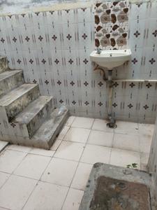 Bathroom Image of 350 Sq.ft 2 BHK Independent House for rent in Waghodia Road Vadodara for Rs. 9000