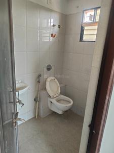 Bathroom Image of 1500 Sq.ft 3 BHK Apartment / Flat for rent in Gold Govind Wing In Golden Park I, Omkar Nagar Nagpur for Rs. 19500