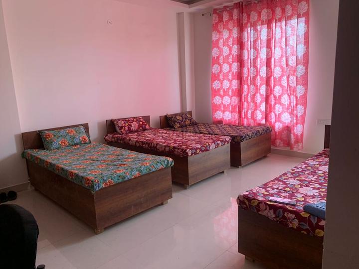 Bedroom Image of Shristhi PG in Sector 63, Noida