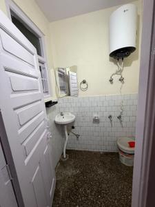 Bathroom Image of 700 Sq.ft 2 BHK Apartment / Flat for rent in New Shimla Shimla for Rs. 15000