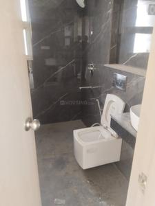 Bathroom Image of 3670 Sq.ft 4 BHK Apartment / Flat for rent in Shalimar One World Pinnacle, Gomti Nagar Lucknow for Rs. 40000
