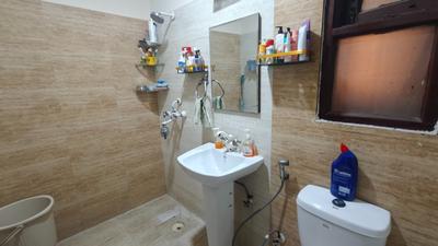 Bathroom Image of 1625 Sq.ft 3 BHK Apartment / Flat for sale in Civitech Sampriti, Sector 77 Noida for Rs. 27500000