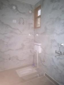 Common Bathroom Image of 1550 Sq.ft 3 BHK Builder Floor for sale in Jamia Nagar New Delhi for Rs. 12500000