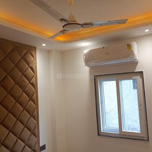Bedroom Image of 950 Sq.ft 3 BHK Builder Floor for sale in Pitampura New Delhi for Rs. 18500000