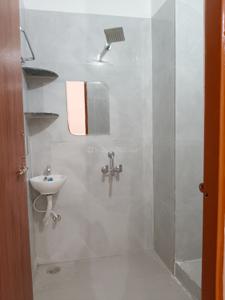 Bathroom Image of 1100 Sq.ft 2 BHK Builder Floor for rent in CI Estate, Thua Kheda Bhopal for Rs. 7500